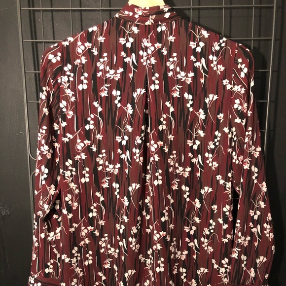 Macy’s Floral Print, Tie-Front Blouse - Picture 5 of 6